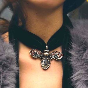 Crystal Bee Pendant Velvet Choker Necklace